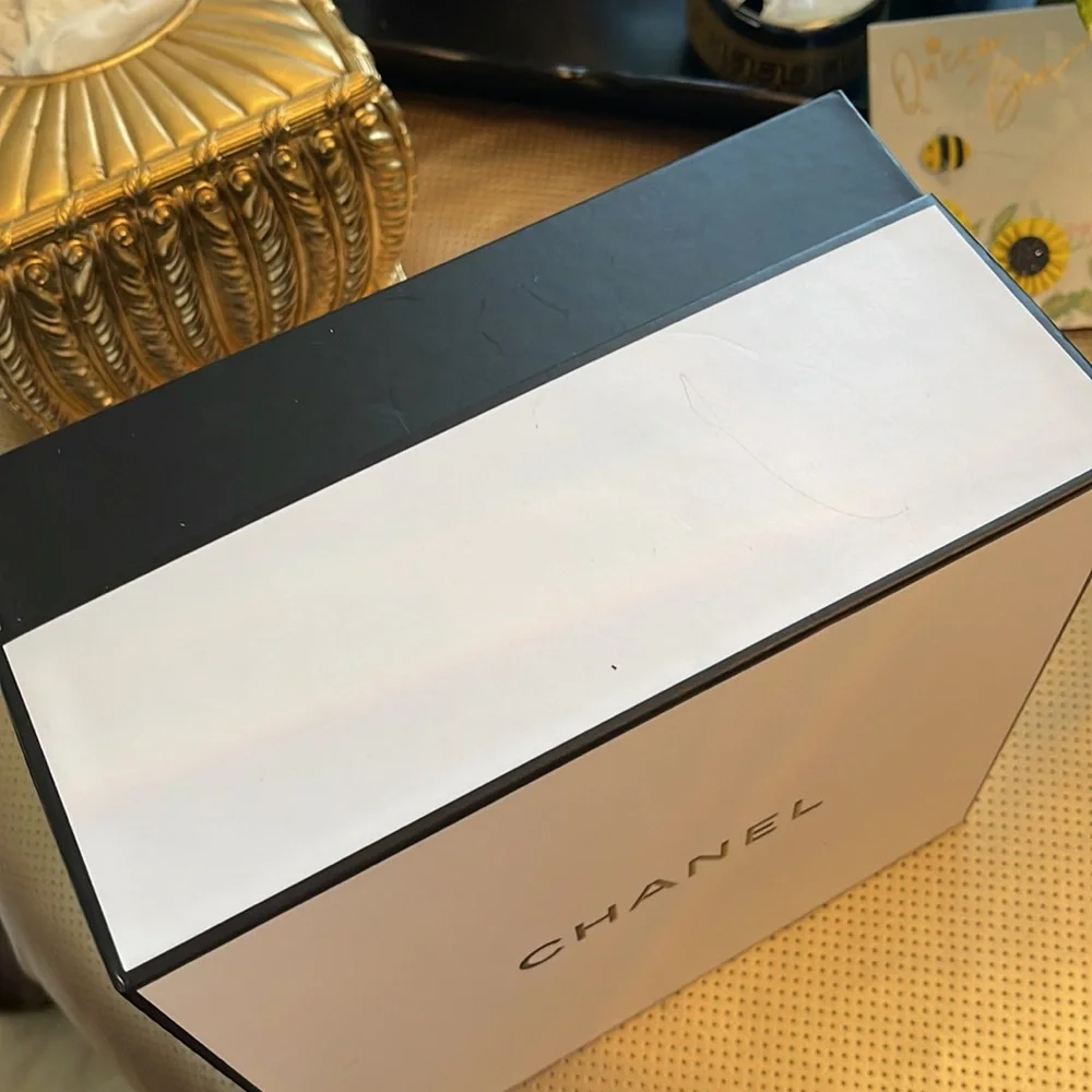 Authentic Chanel Box - Picture 8 of 11